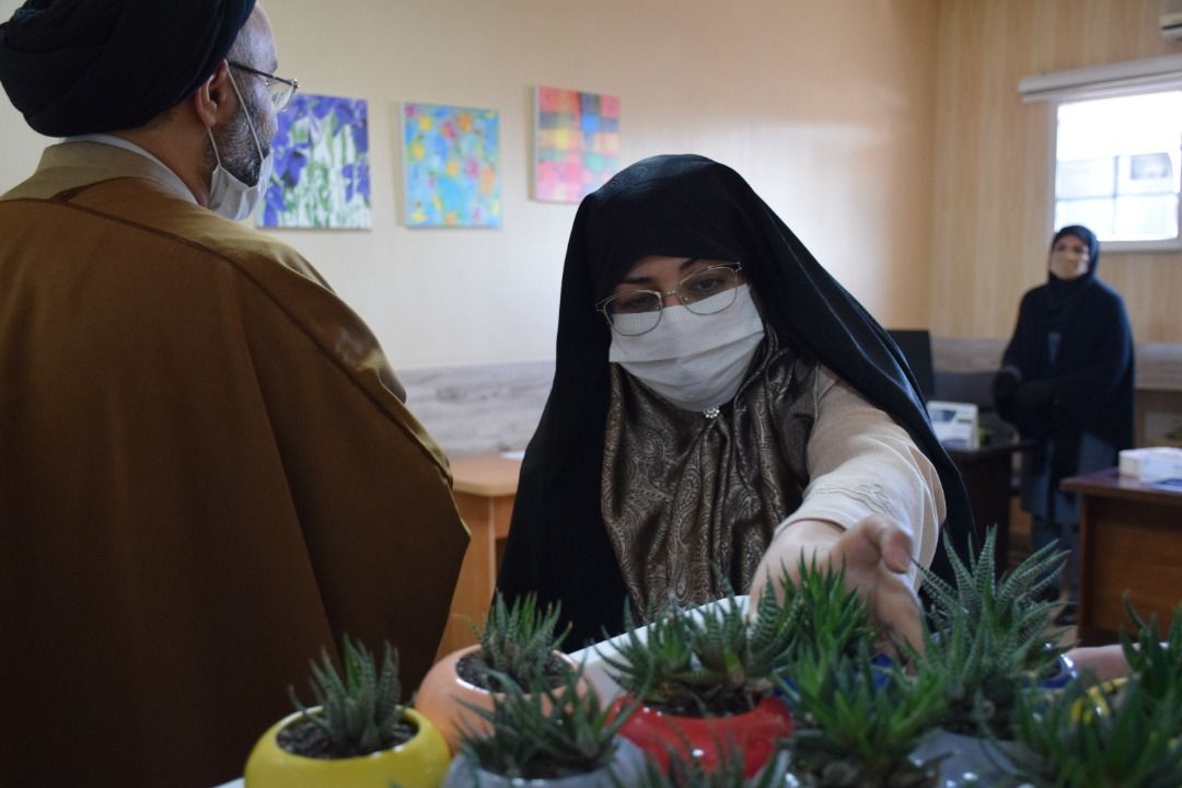 تجلیل مسئول نهاد رهبری از بانوان کارمند ساختمان مرکزی دانشگاه علوم پزشکی مشهد