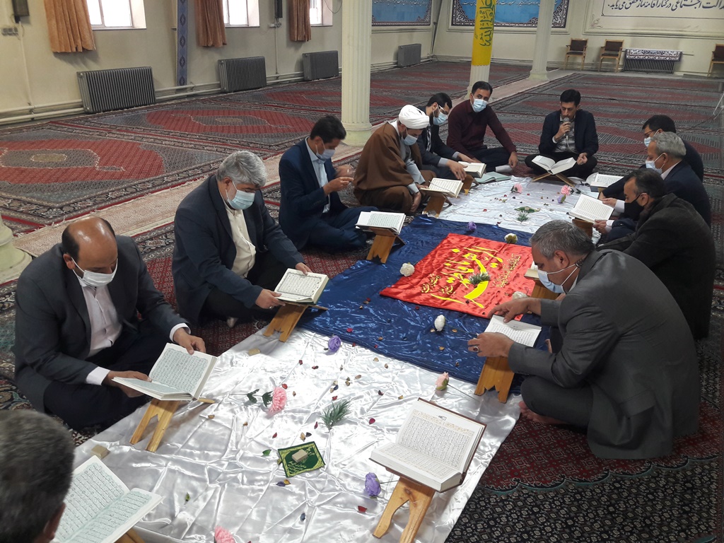 برگزاری پرشور نماز جماعت ظهر و عصر و جمع خوانی قرآن در حسینیه ستاد دانشگاه علوم پزشکی ارومیه